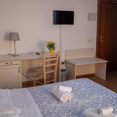 Hotel Ariston Piombino Exteriör bild