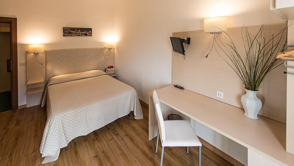 Hotel Ariston Piombino Rum bild
