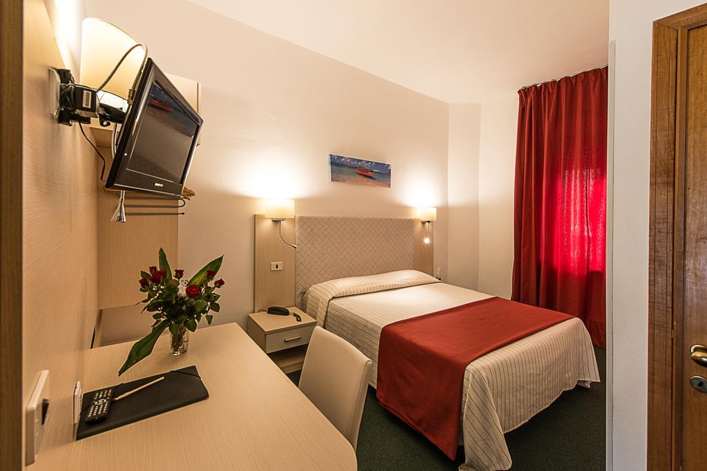 Hotel Ariston Piombino Rum bild