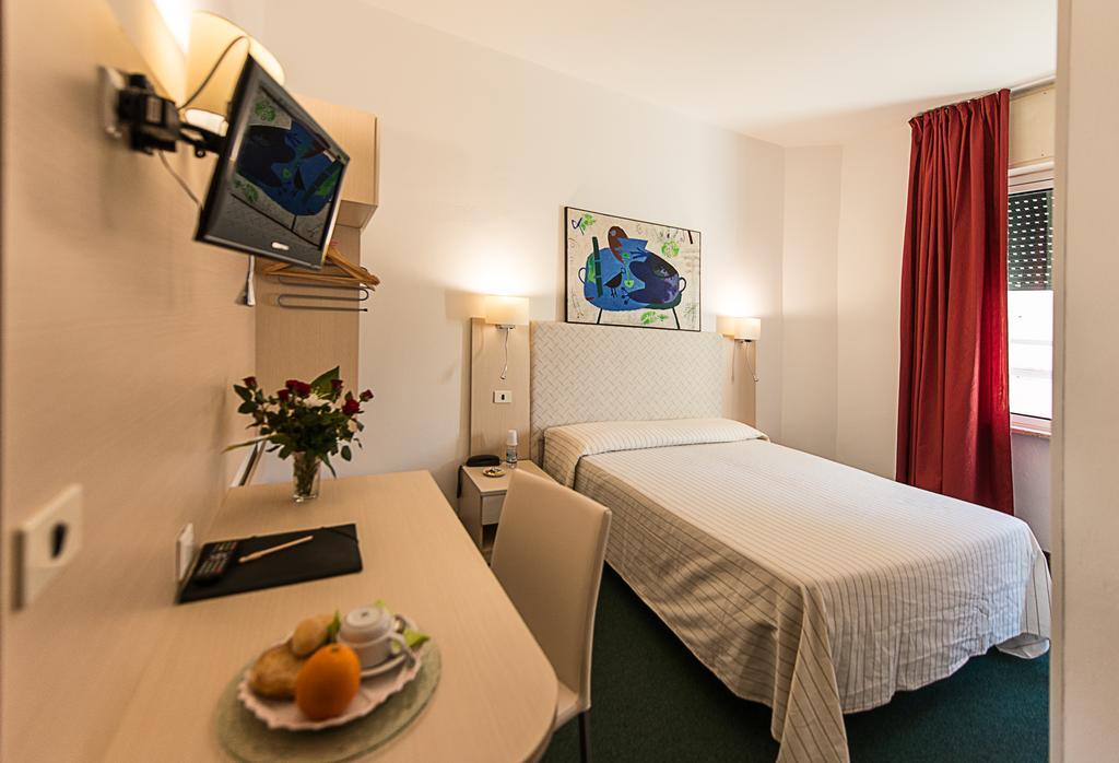 Hotel Ariston Piombino Rum bild