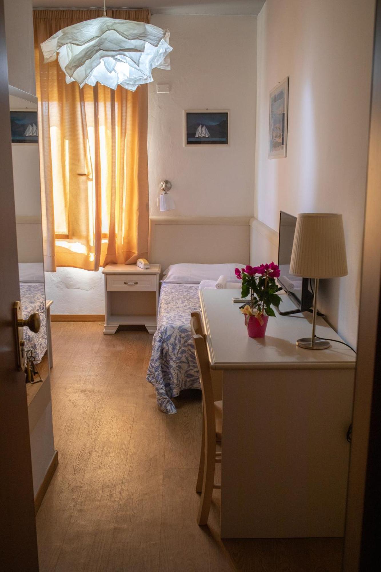Hotel Ariston Piombino Exteriör bild