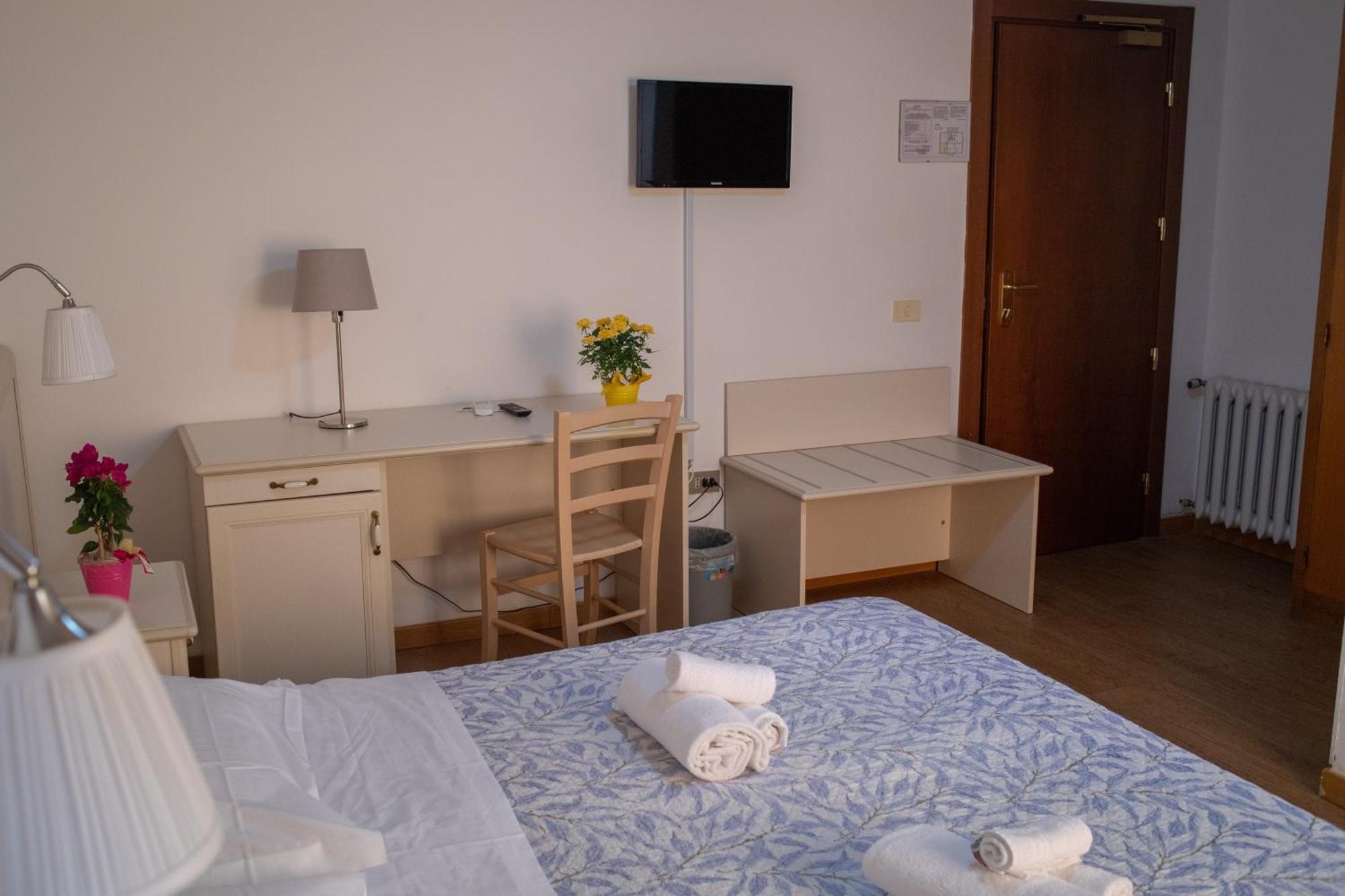 Hotel Ariston Piombino Exteriör bild
