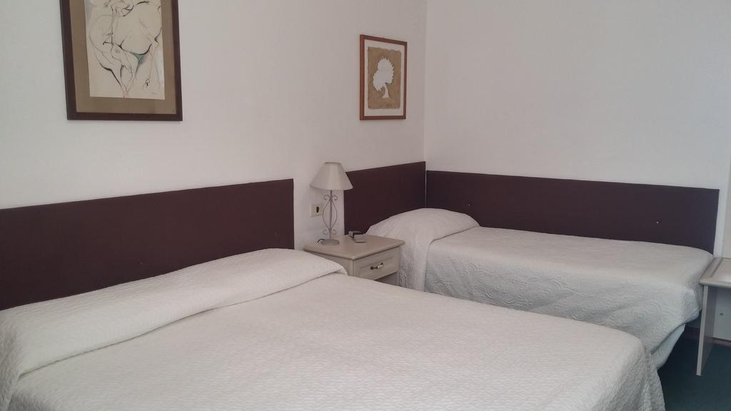 Hotel Ariston Piombino Exteriör bild
