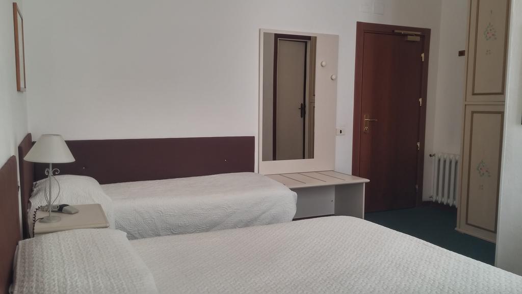 Hotel Ariston Piombino Exteriör bild